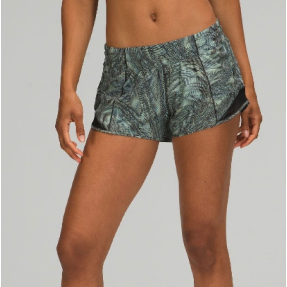 Lululemon Hotty Hot Low-Rise 2.5”
